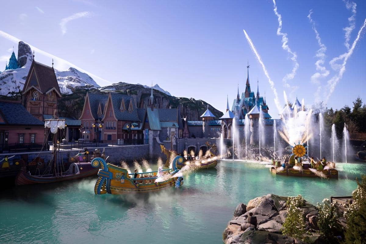 Atraksi Frozen Resmi Dibuka di Disneyland Paris, Seperti Apa Kemegahannya?