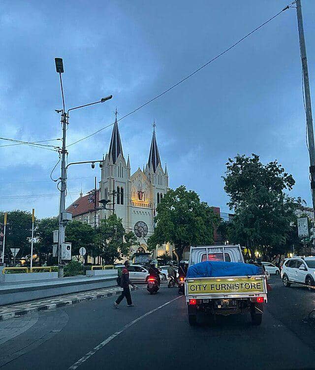 Potret Gereja Katolik Paroki Hati Kudus Yesus Kayutangan