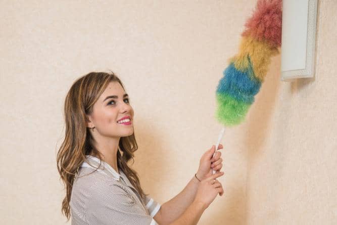 ilustrasi membersihkan rumah 