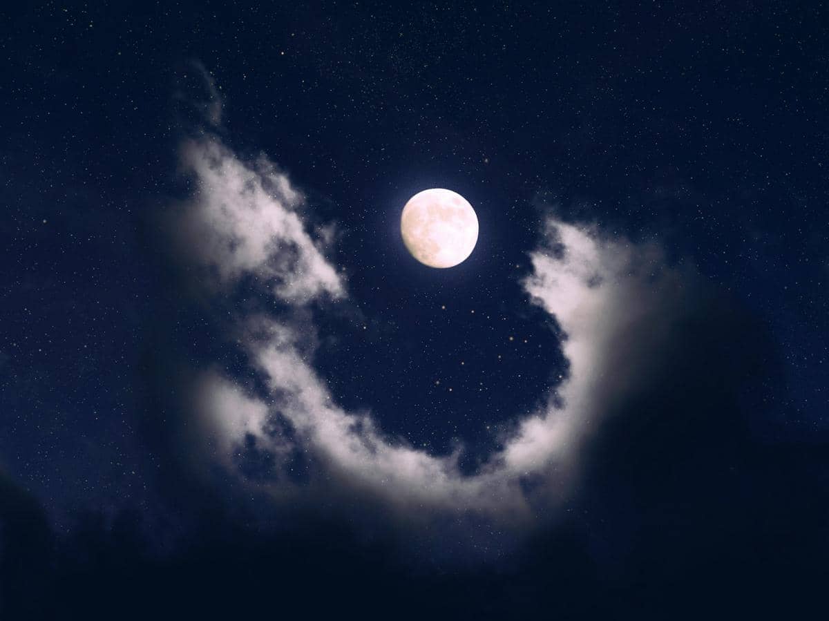 Jadwal Fenomena Langit April 2026, Pink Moon hingga Hujan Meteor 