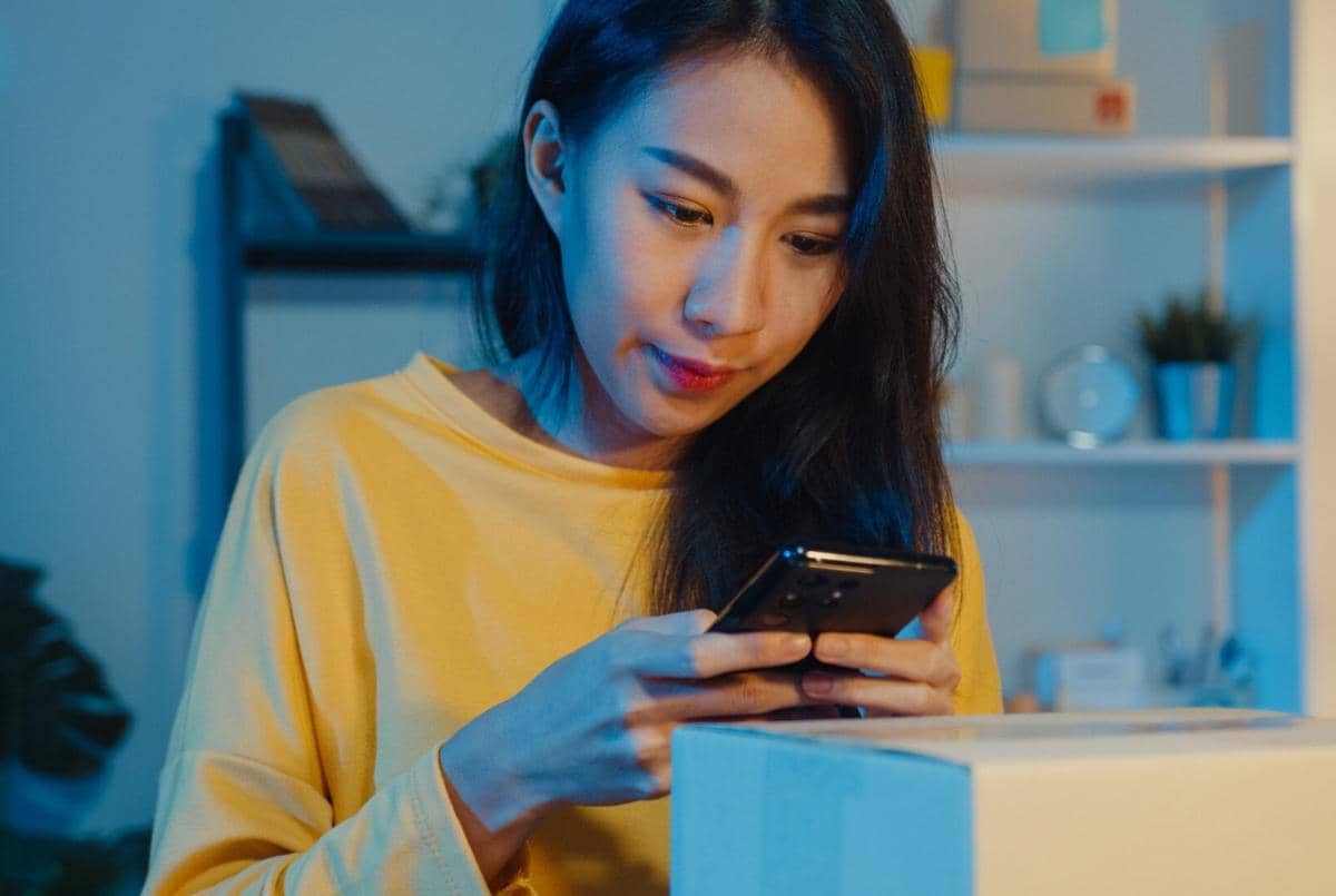 ilustrasi fast respon saat chattingan