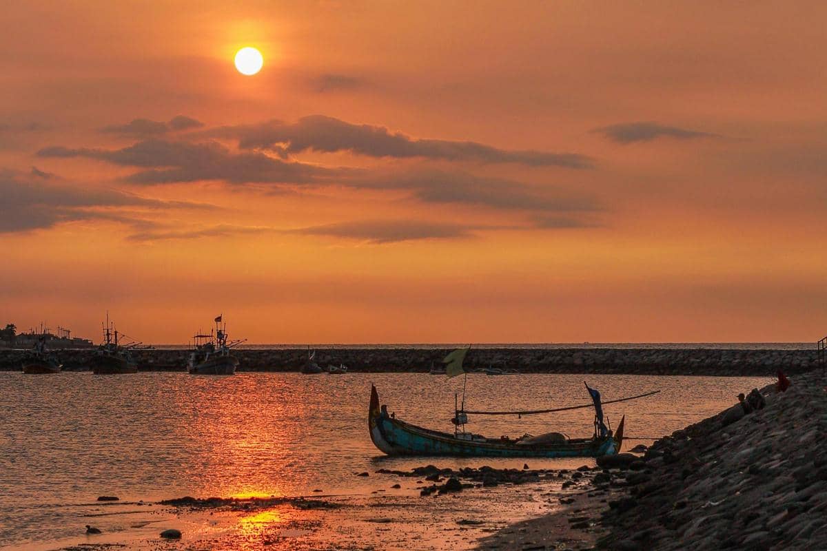 5 Spot Nyore di Surabaya Utara dengan View Laut dan Sunset Terbaik