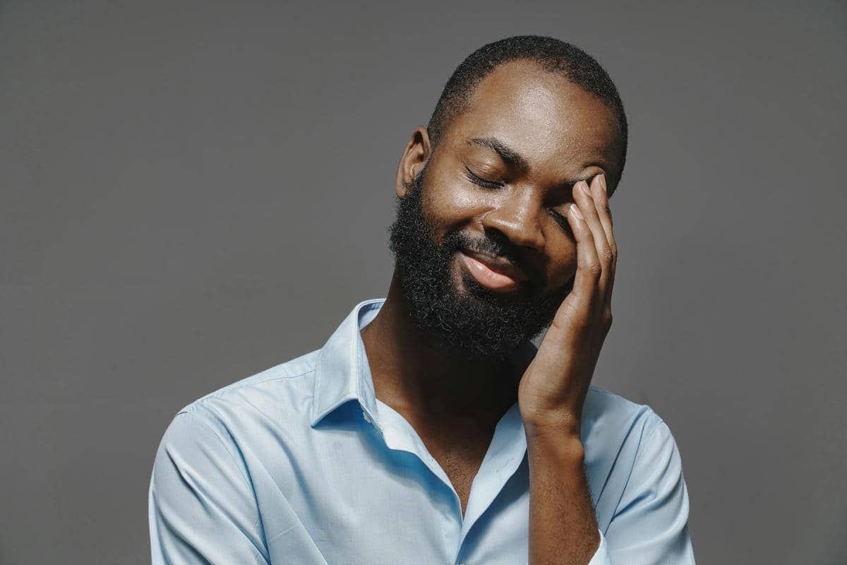 ilustrasi orang tertawa 