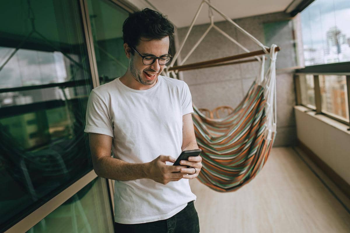 ilustrasi orang tertawa 