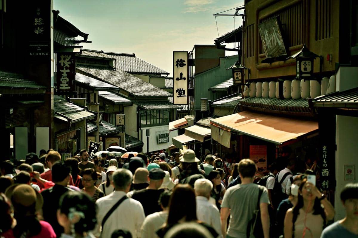 ilustrasi tempat wisata ramai