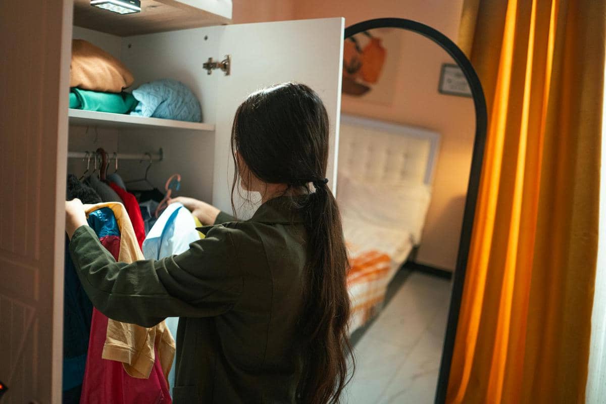 ilustrasi lemari pakaian