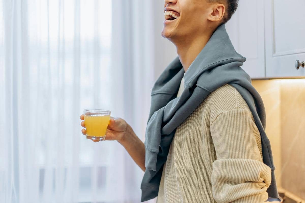 ilustrasi orang tertawa 