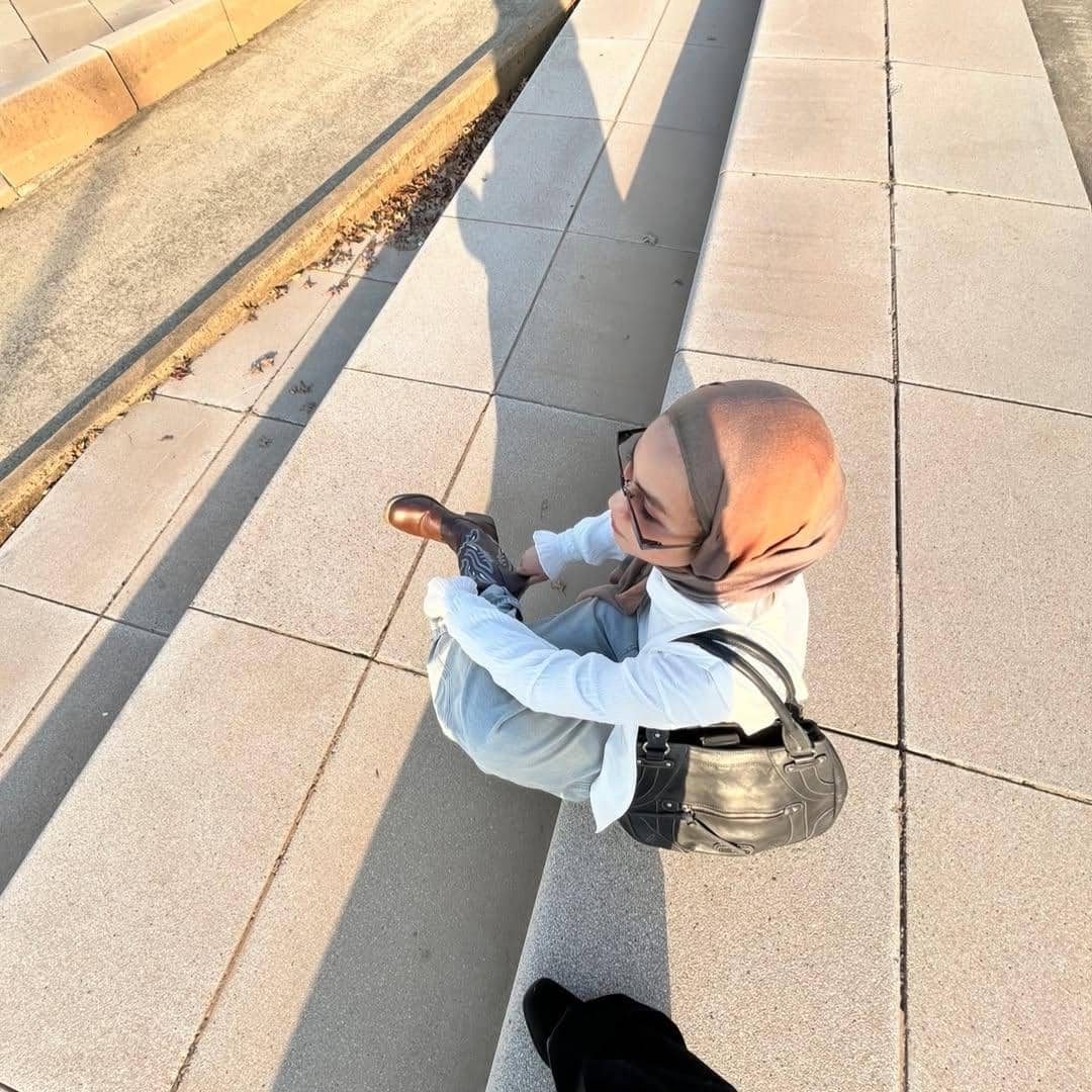 Xaviera Putri menikmati suasana musim semi di tepi Sungai Han