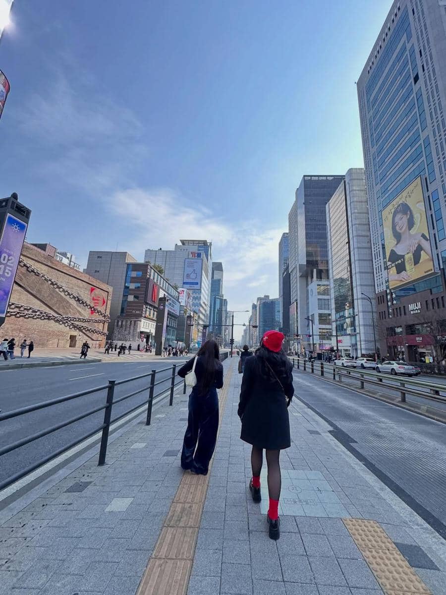 Tiara Andini jalan-jalan saat musim semi di Seoul