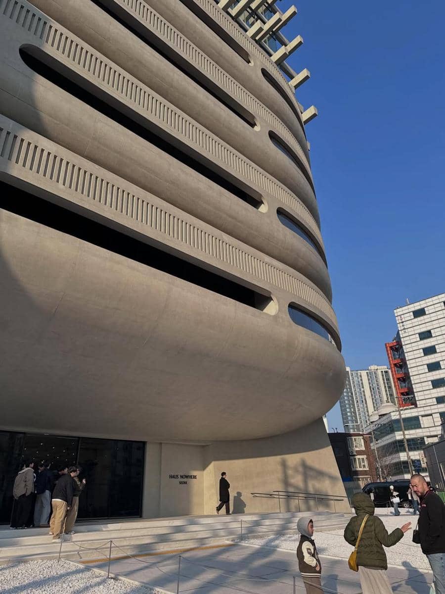 Tiara Andini jalan-jalan saat musim semi di Seoul