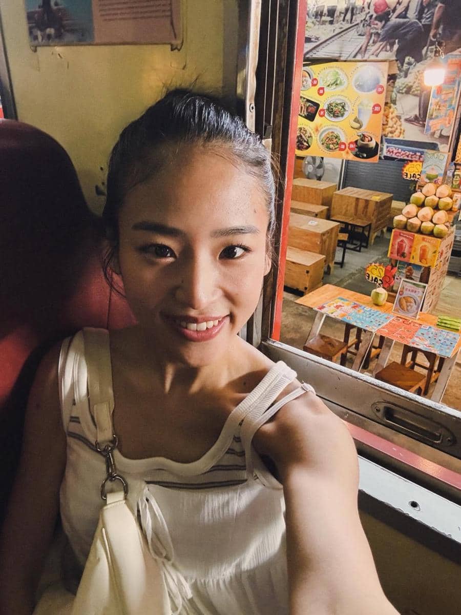 Haruka jalan-jalan di Maeklong Railway Market