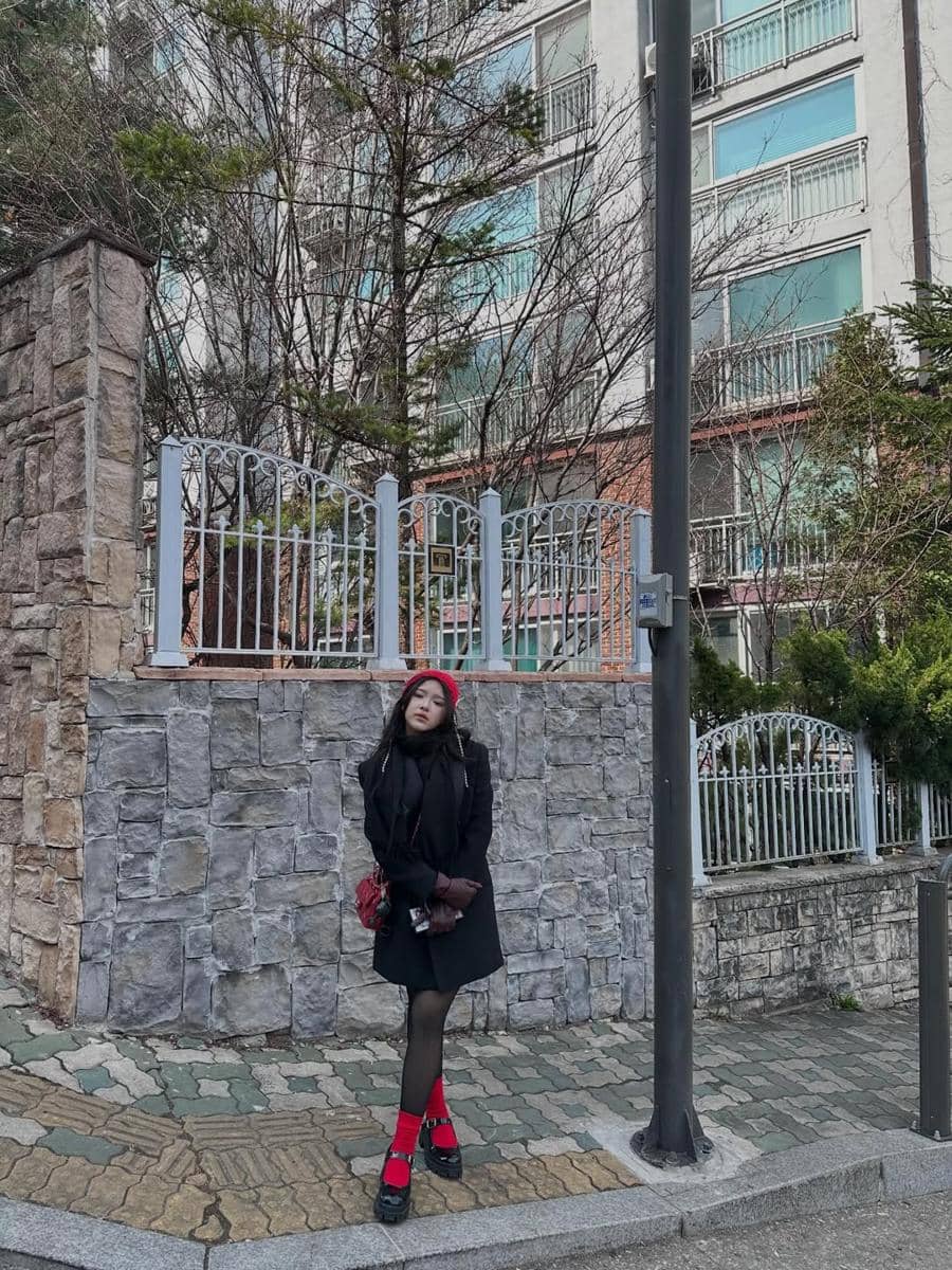 Tiara Andini jalan-jalan saat musim semi di Seoul