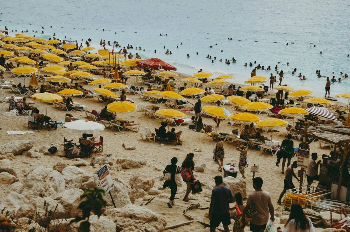 ilustrasi overtourism