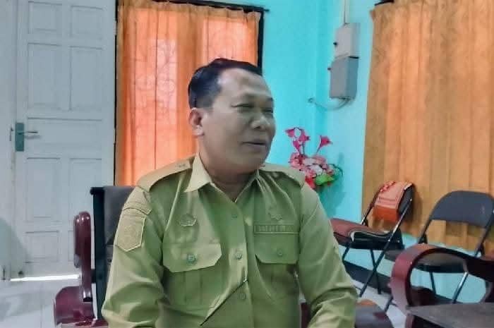 Kepala Dinas Dukcapil Lombok Timur, Parihin (IDN Times/Ruhaili)