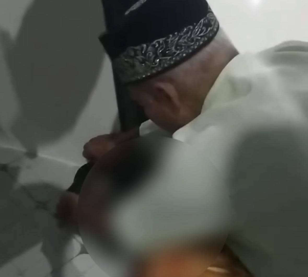 Warga temukan bayi tewas terbungkus plastik.