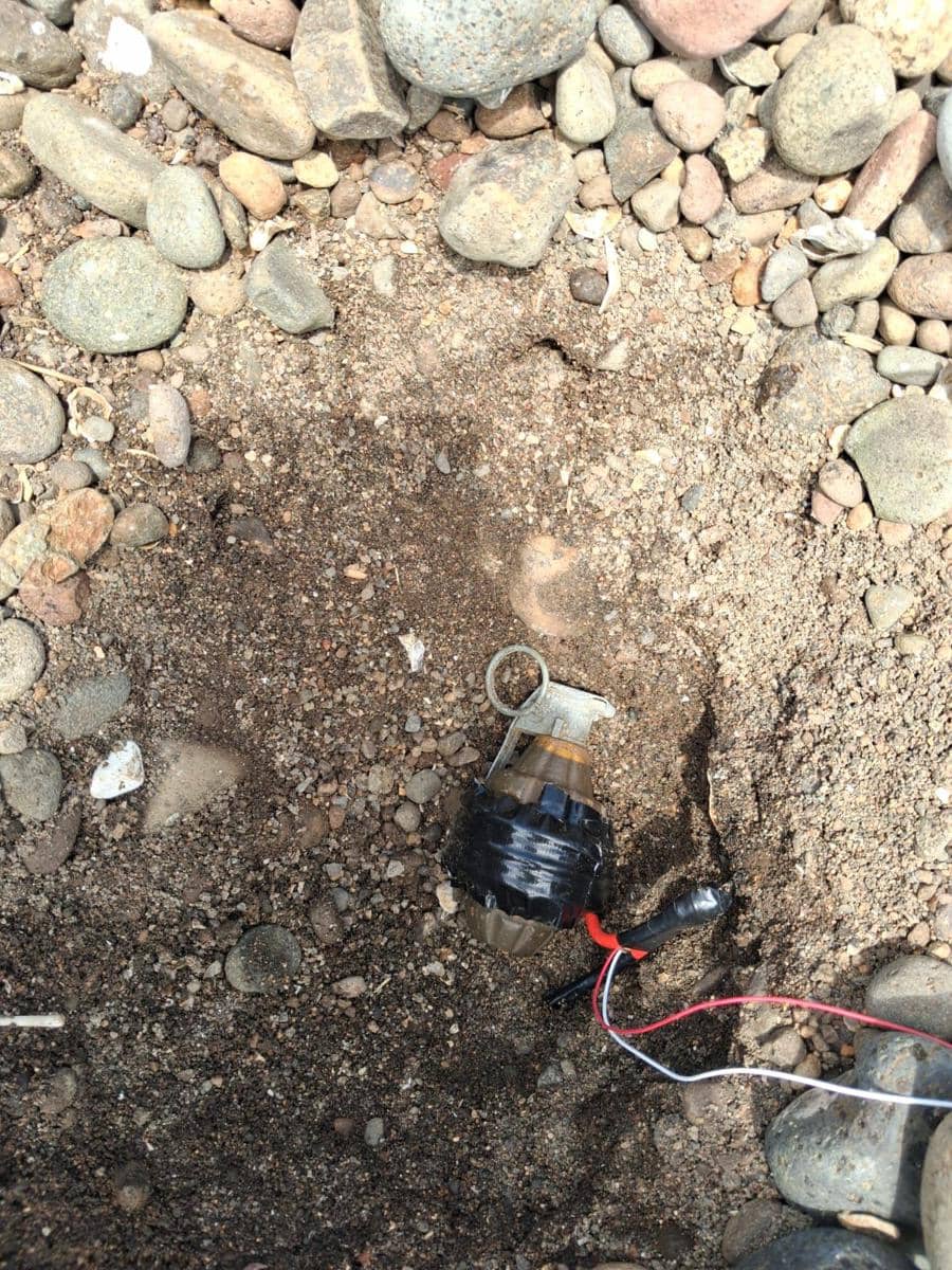 Penemuan granat aktif di tempat sampah area belakang Kantor BPN Makassar, Rabu (1/4/2026). (Dok. Gegana Brimob Polda Sulsel)