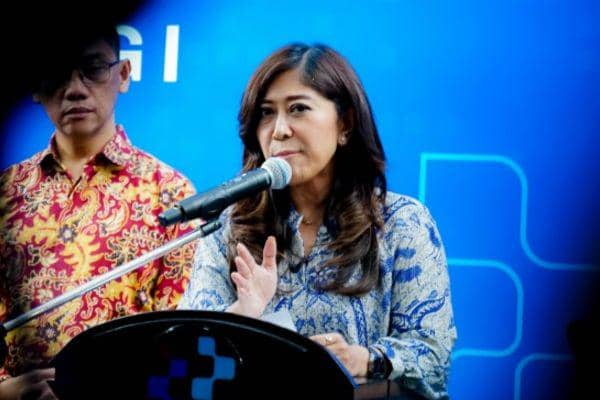 Menkomdigi Meutya Hafid menyampaikan keterangan kepada awak media di Kantor Kementerian Komdigi, Jakarta Pusat, Jumat (27/03/2026). Sumber Foto: Komdigi