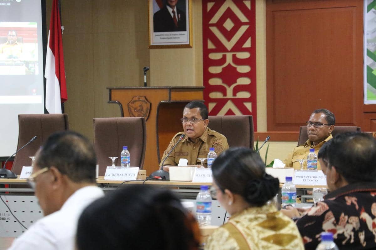 Rapat koordinasi perwakilan pemerintah pusat dan Pemprov NTT soal nasib PPPK. 
