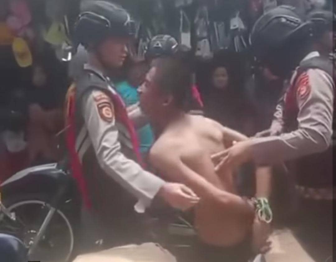 Rekaman aksi penangkapan pemuda di Linggau yang terinjak polisi.