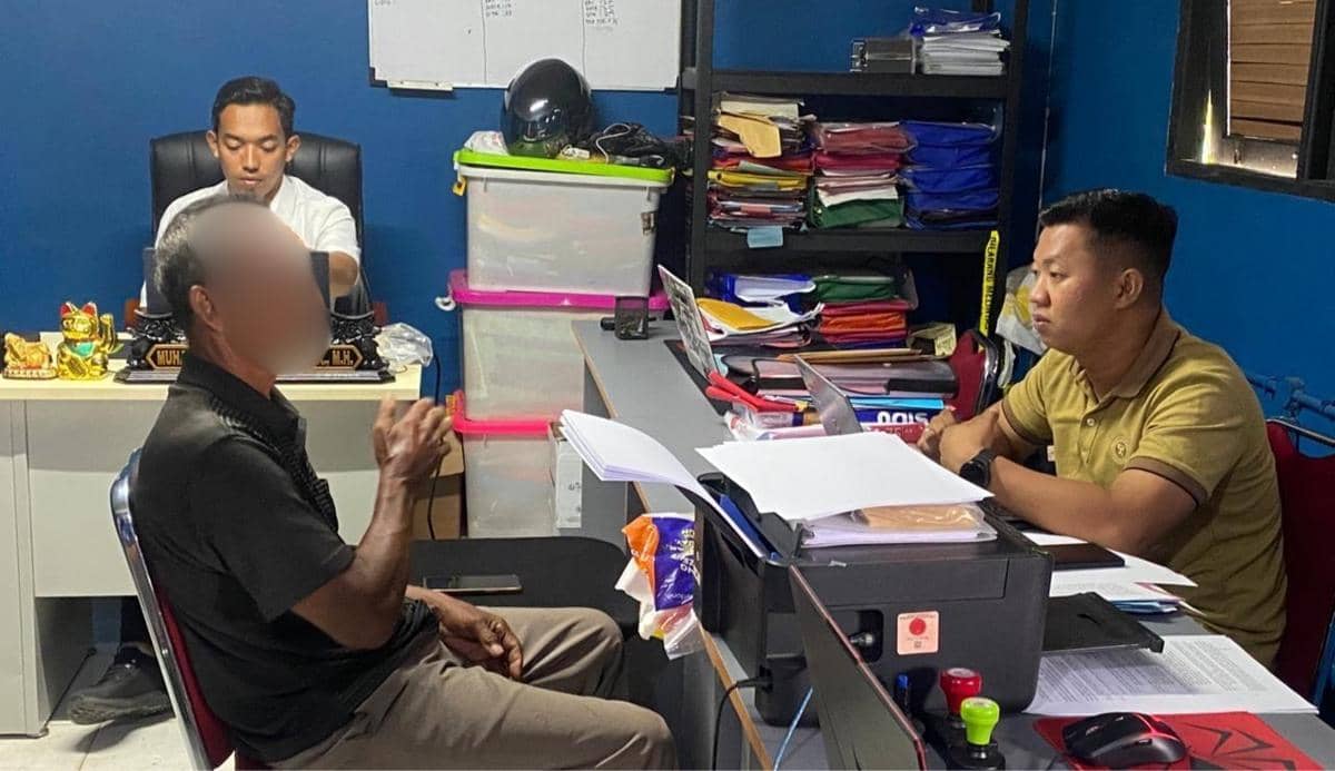 Seorang lansia di Kubu Raya diamankan polisi. 