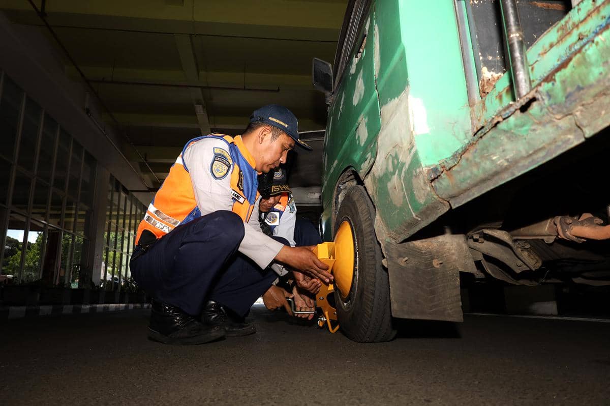 11 Mikrolet di Surabaya Disanksi Gembok Gegera Tak Taat Aturan