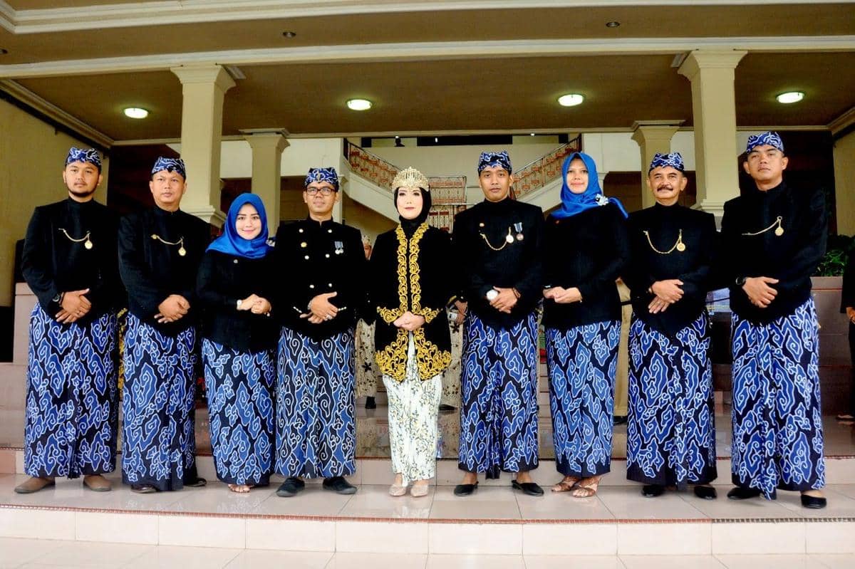 Cirebon Tetapkan 2 April Sebagai Hari Berbusana Adat Serentak