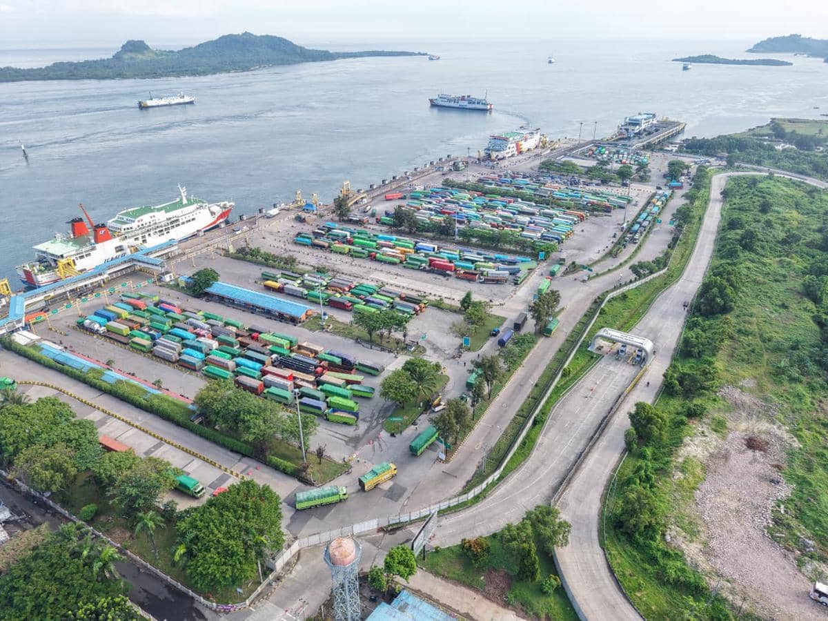 Truk Logistik Masih Padati Pelabuhan Bakauheni, Bongkar Muat Aman?