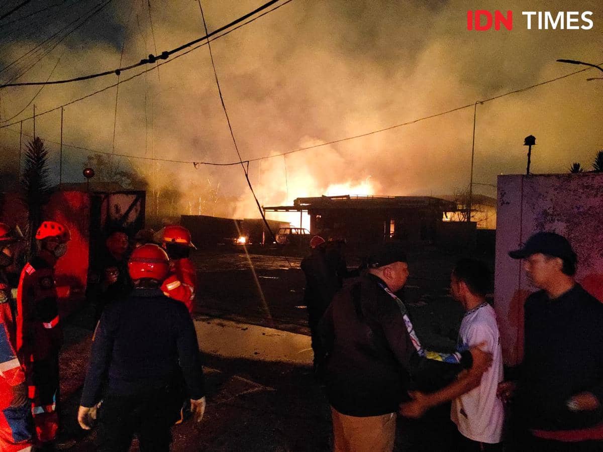 SPBE di Bekasi Meledak dan Terbakar, Sejumlah Rumah Warga Hancur