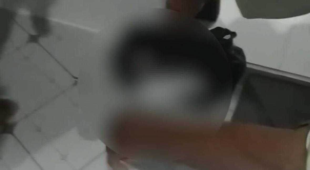 Korban dievakuasi ke RSUD Sambas.