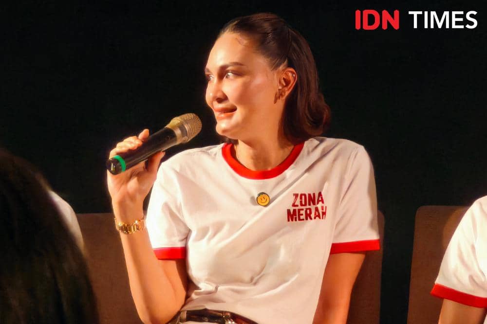 Potret Luna Maya yang hadir sebagai eksekutif produser sekaligus pemain dalam press conference film Zona Merah di Jakarta, Rabu (1/4/2026)