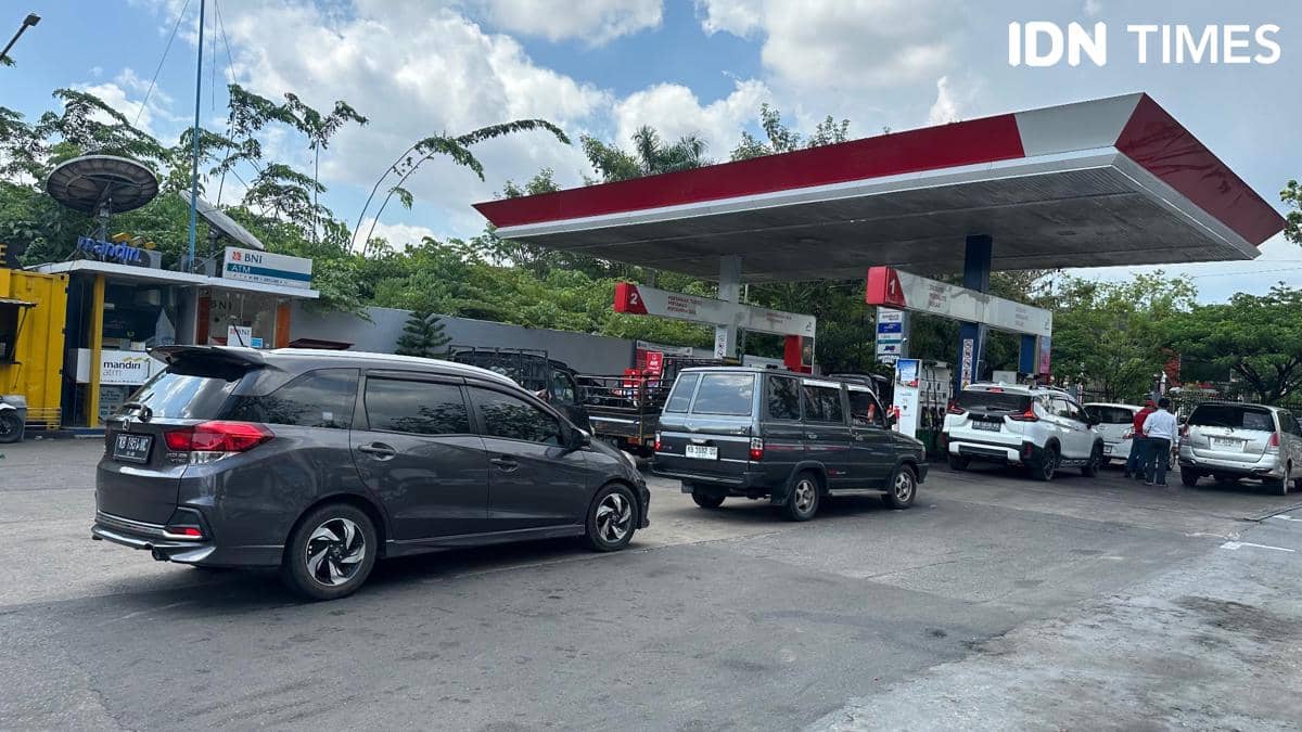 Antrean mobil di SPBU Pontianak normal.