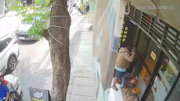 Pegawai Barbershop Surabaya Dianiaya Usai Tonton Orang Cekcok