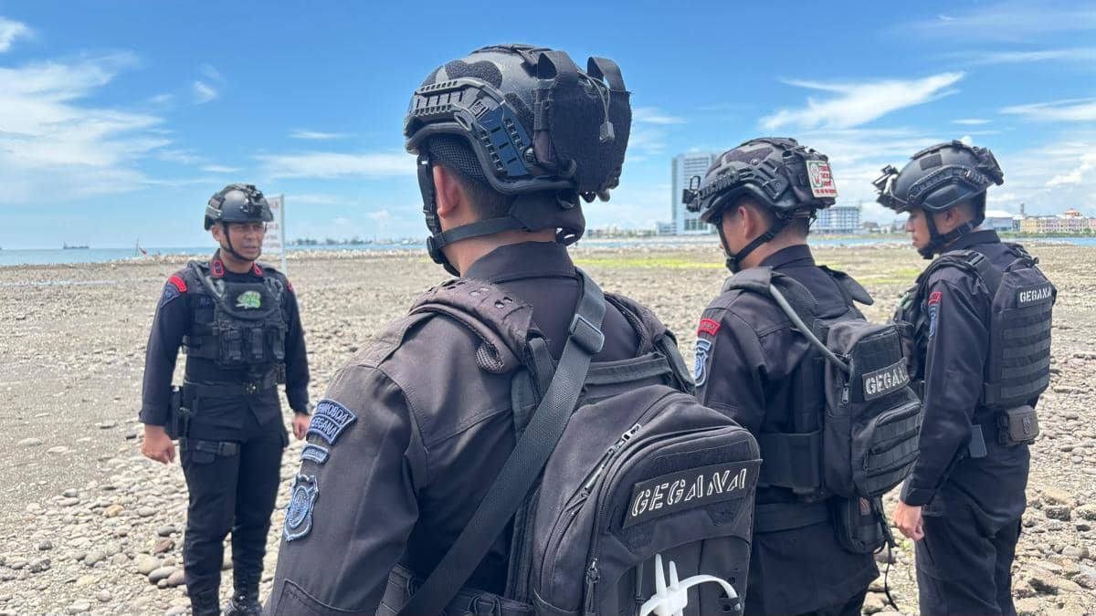 Penemuan granat aktif di tempat sampah area belakang Kantor BPN Makassar, Rabu (1/4/2026). (Dok. Gegana Brimob Polda Sulsel)