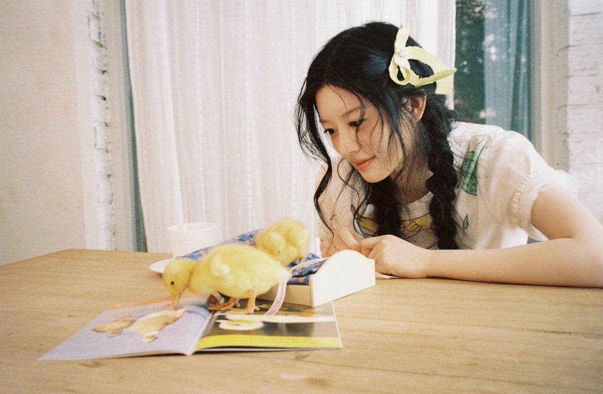 potret Minju ILLIT di mini album MAMIHLAPINATAPAI