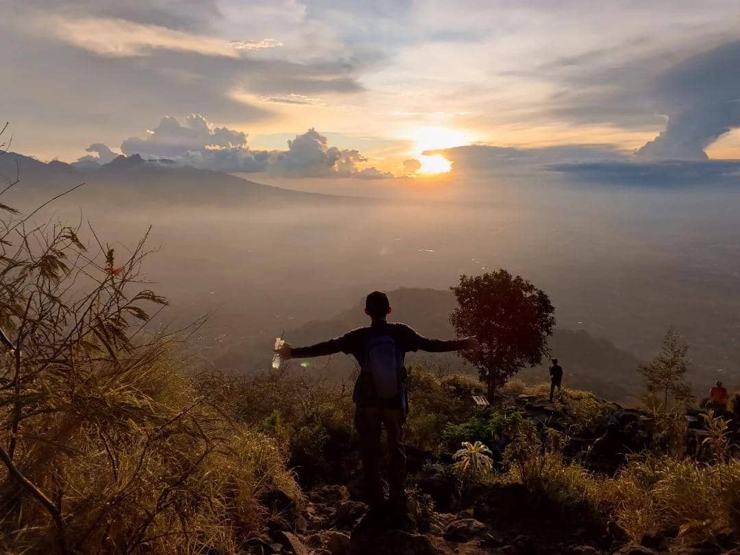 5 Gunung Terbaik di Jawa Timur untuk Pendakian Tektok
