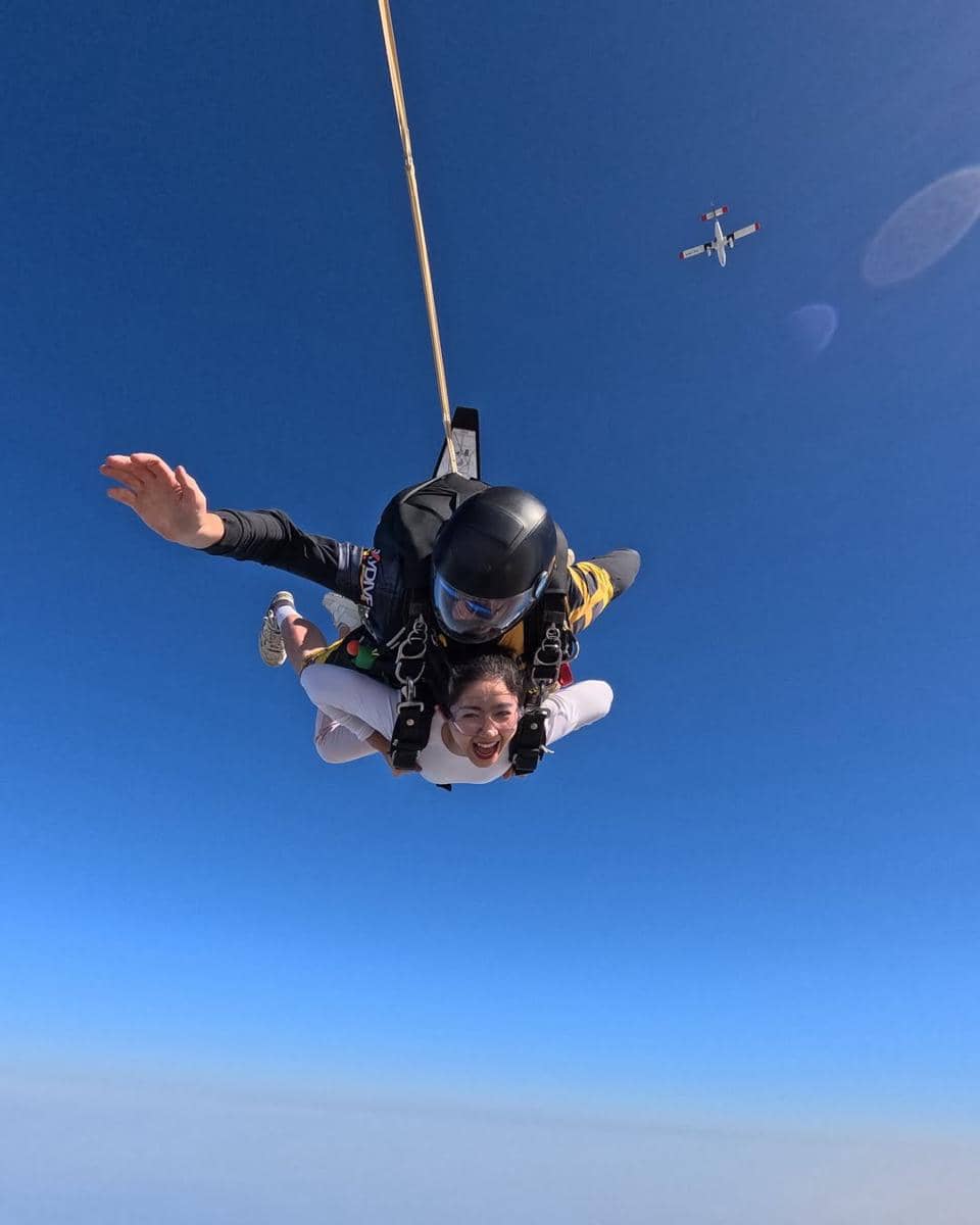 Febby Rastanty skydiving 