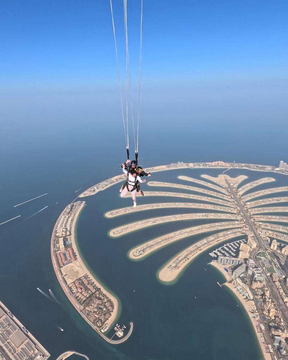 Febby Rastanty skydiving 