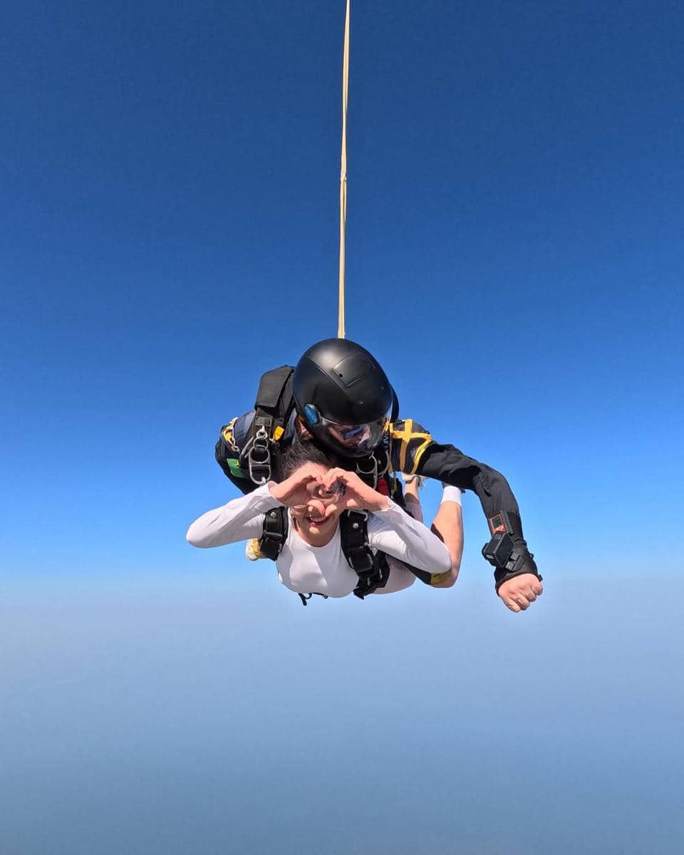 Febby Rastanty skydiving 