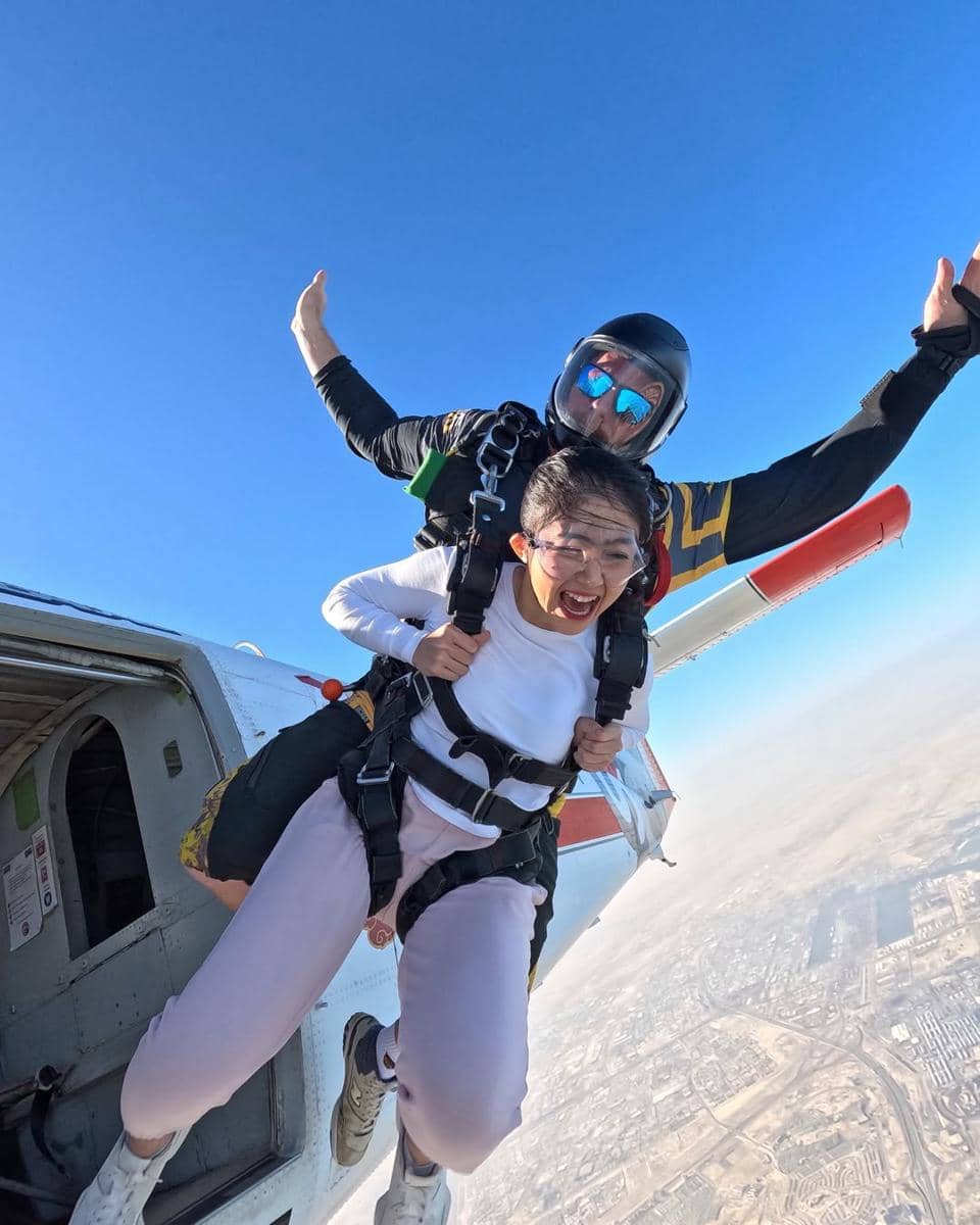 Febby Rastanty skydiving 