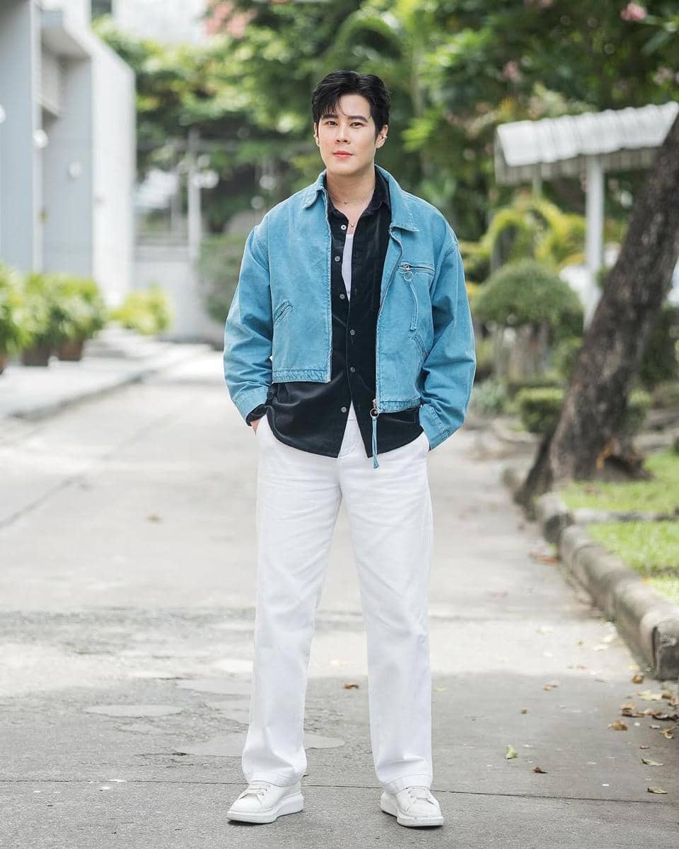 Gaya White Sneakers ala Ben Santiraj