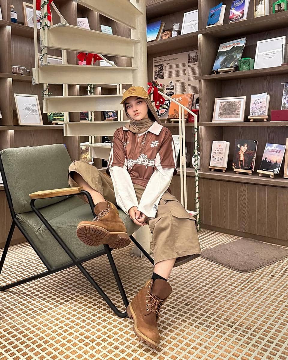 OOTD Nuansa Cokelat ala Tia Santika