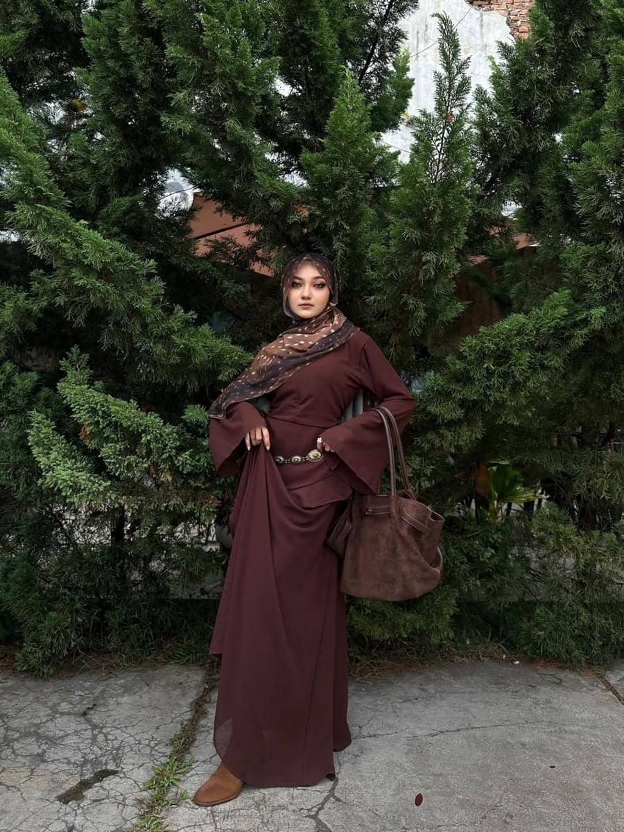 OOTD Nuansa Cokelat ala Tia Santika