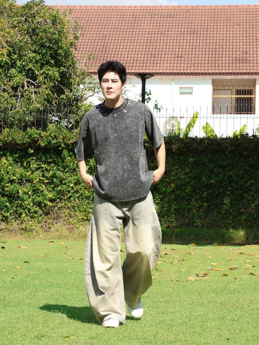 Style White Sneakers ala Ben Santiraj