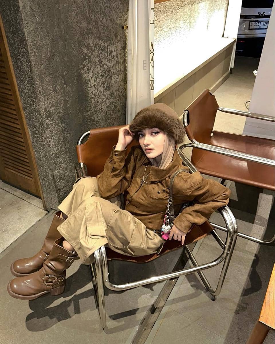 OOTD Nuansa Cokelat ala Tia Santika