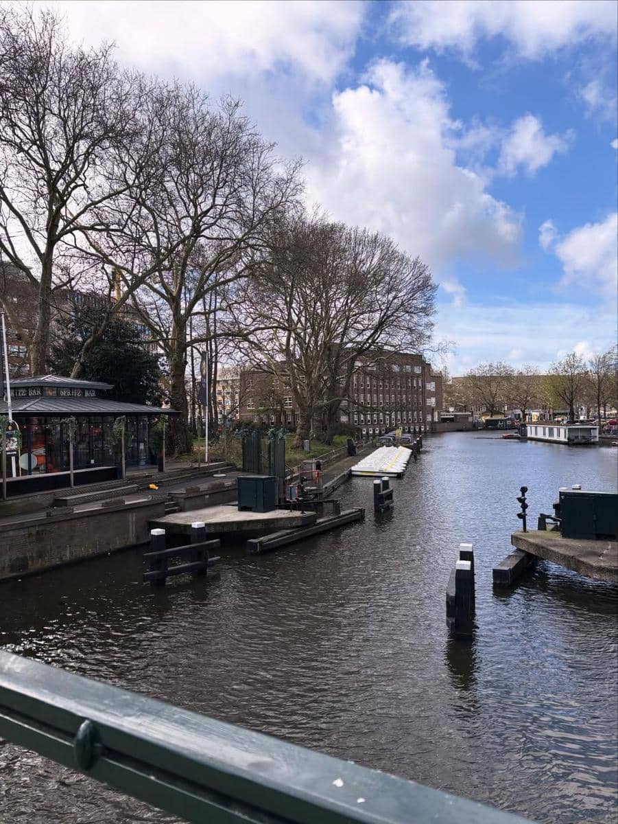 Bunga Zainal liburan