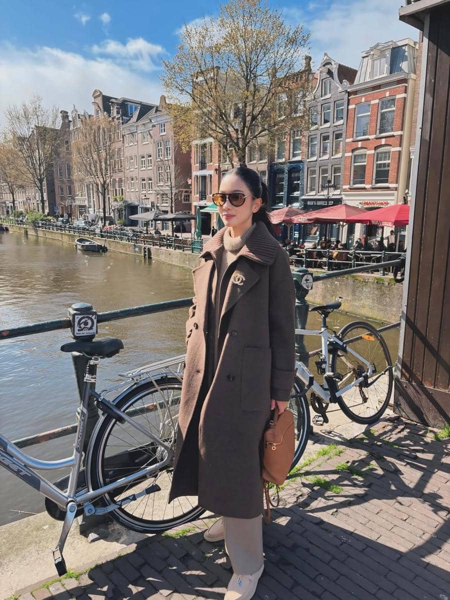 Bunga Zainal liburan