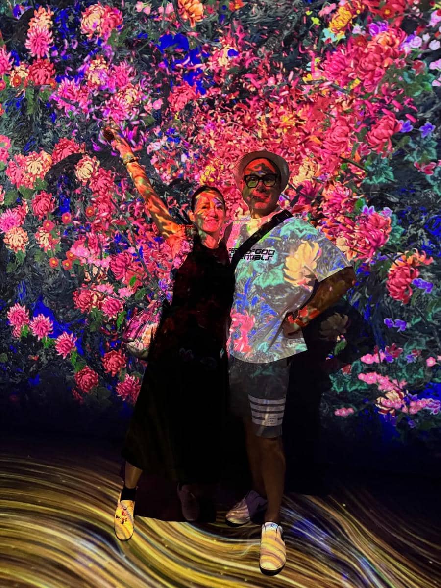 Julie Estelle dan keluarga liburan