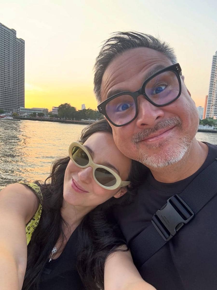 Julie Estelle dan keluarga liburan