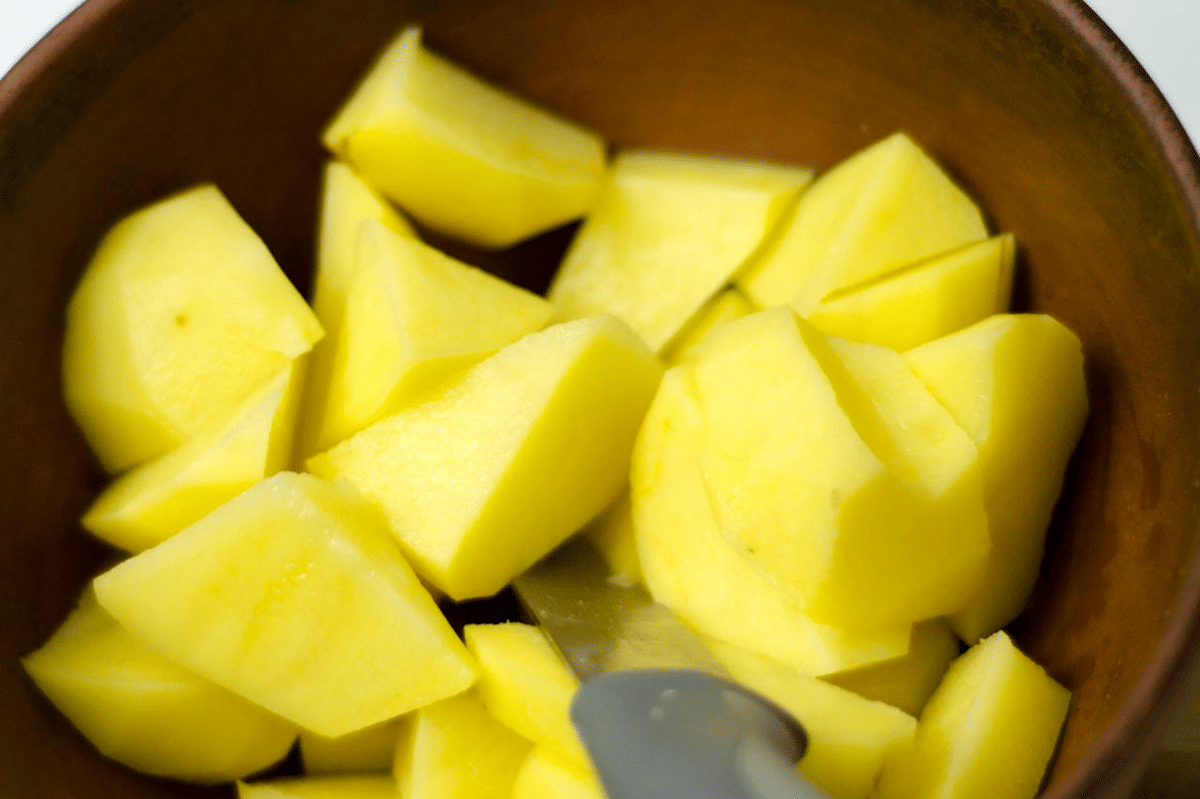 ilustrasi membuat kentang tumbuk