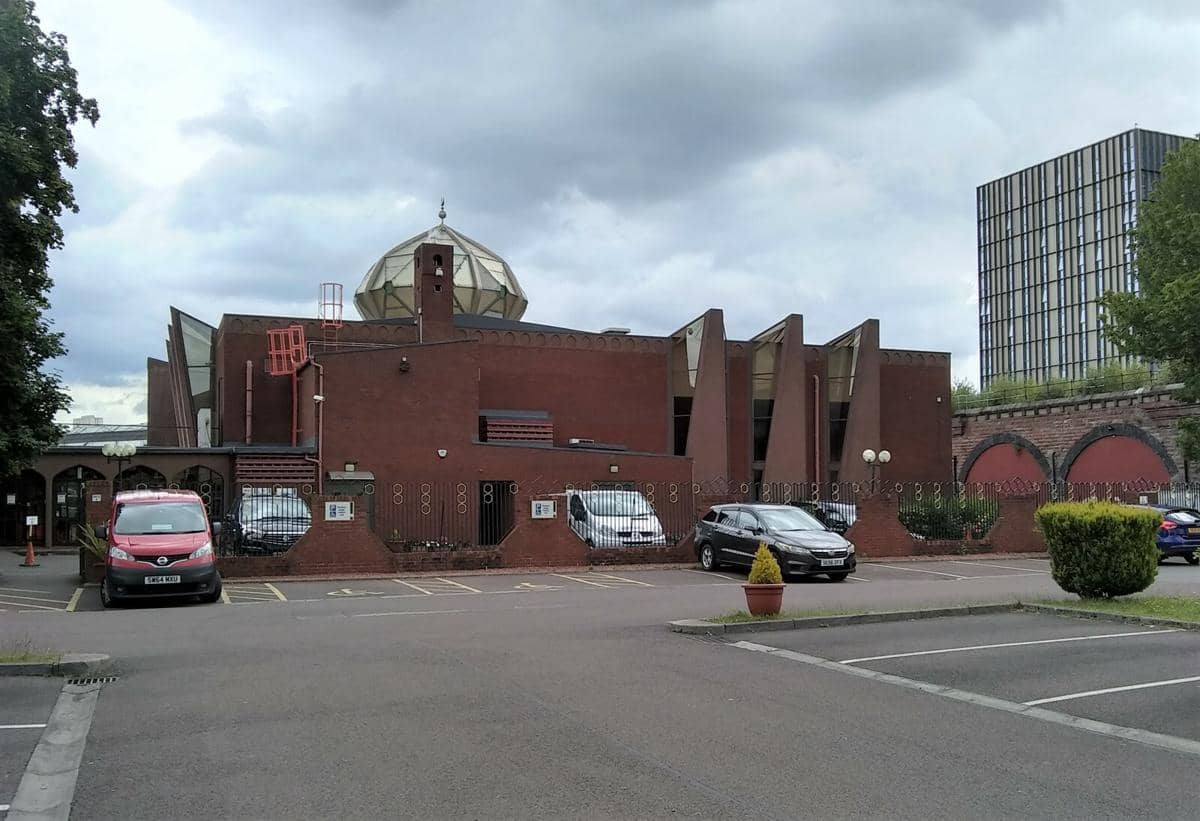 potret tempat parkir Masjid Pusat Glasgow